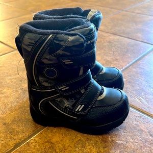Kid/toddler Airwalk boots size 7 snow boots OBO